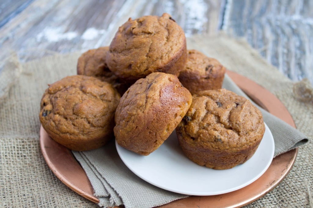 healthy fall pumpkin muffins with applesauce