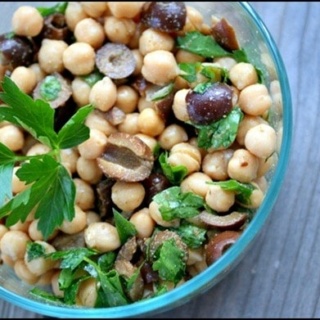 5 Minute Mediterranean Chickpea Salad (vegan)