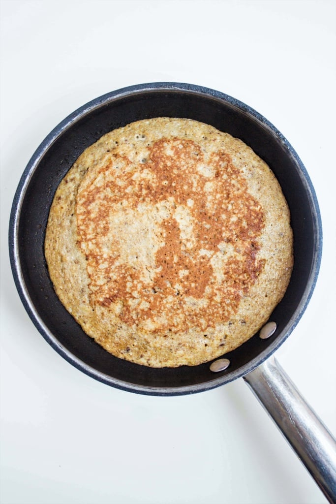 how to cook gluten-free banana protein pancakes in a skillet