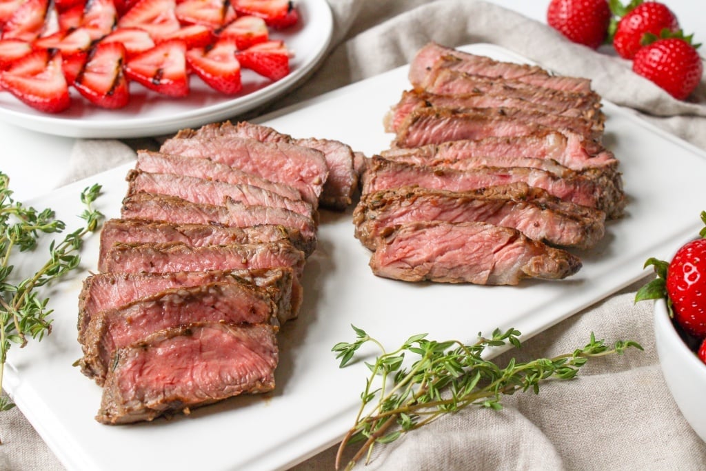 how to make grilled steak and strawberry salad