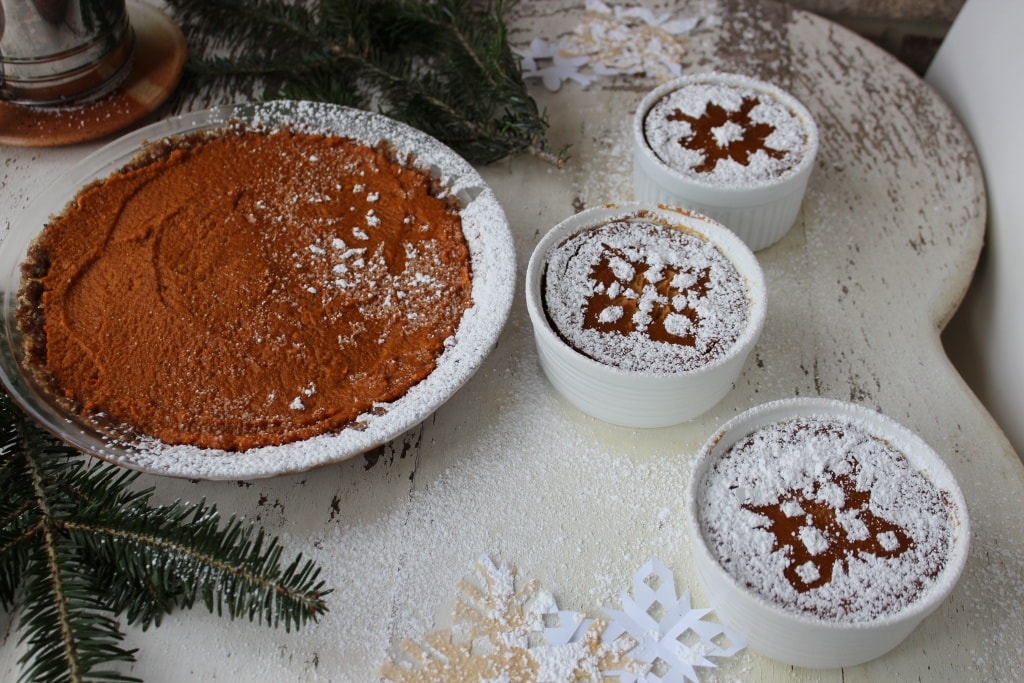 how to make snowflake decorations on top of pie