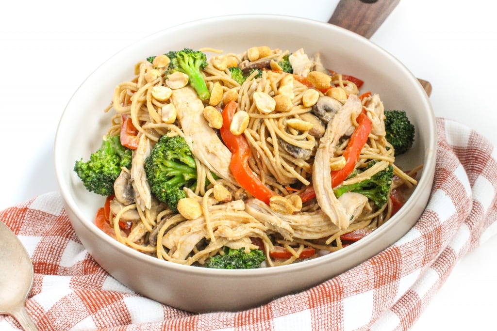 chicken spaghetti pasta dinner with veggies