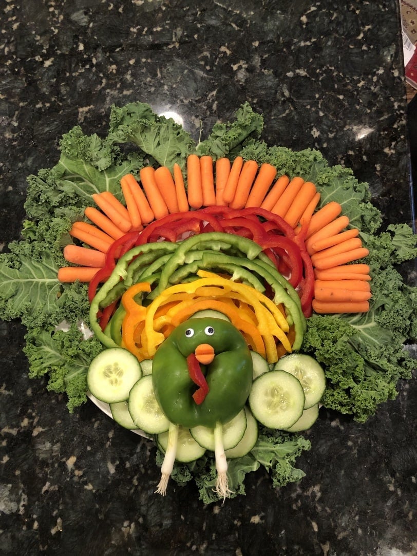 make veggies look like a turkey