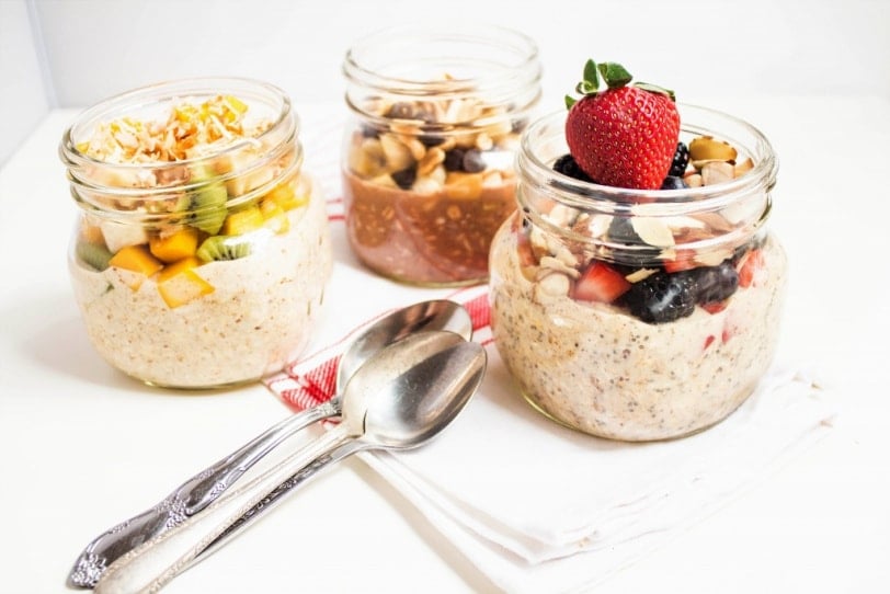 different overnight oats flavor combinations in mason jars