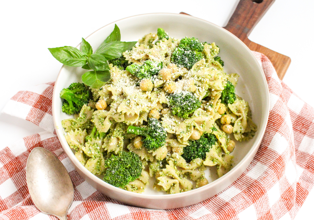 meatless meal: pesto pasta with veggies