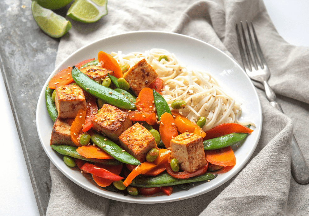 crispy tofu stir fry with sriracha sauce