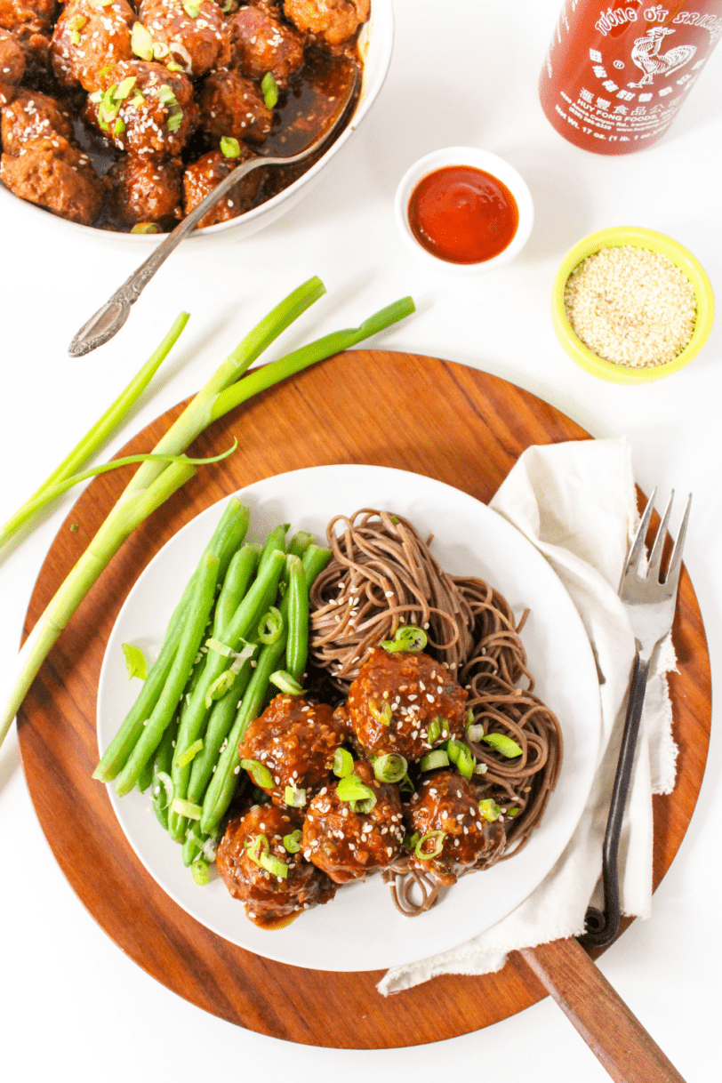 honey sriracha meatballs with green beans and soba noodles
