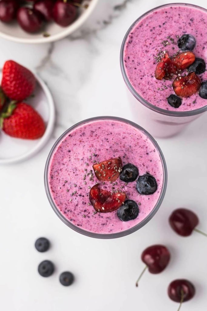 berry and Greek yogurt smoothie with chia seeds