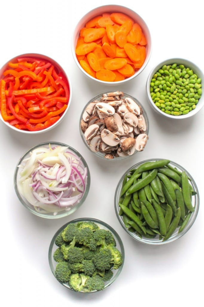 stir fry vegetables in bowls