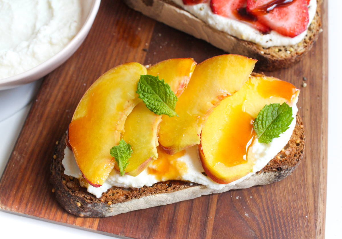 peach toast with mint