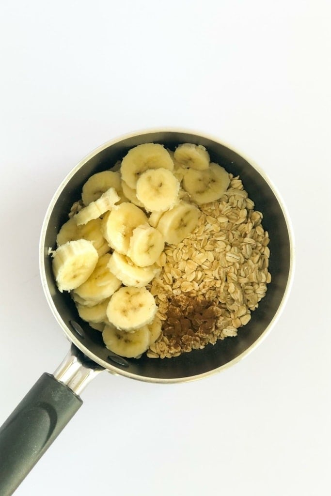 banana slices, oats, and pumpkin spice in a small pot