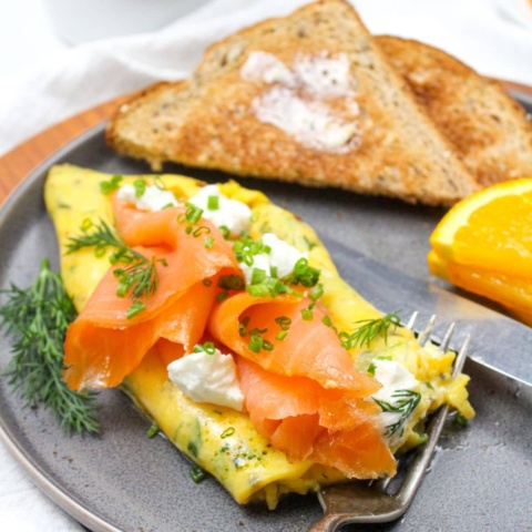 10-Minute Smoked Salmon Omelette with Creamy Goat Cheese - fANNEtastic food