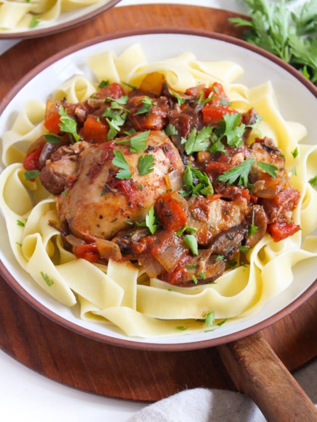 Slow Cooker Chicken Cacciatore with Pasta food