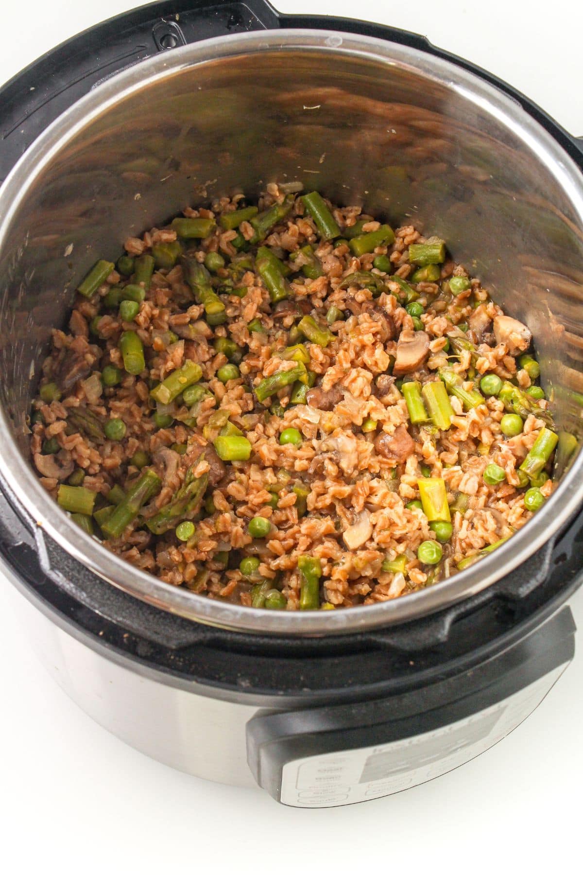 Creamy Instant Pot Farro Risotto with Mushrooms & Asparagus