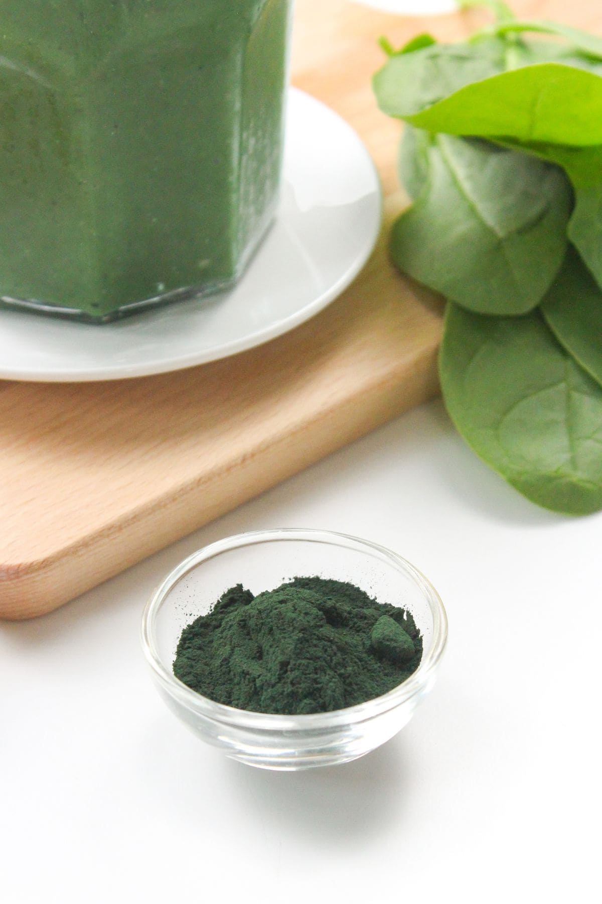 spirulina powder in a bowl