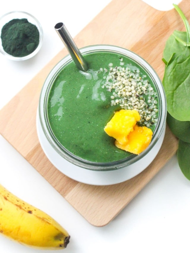 Mango Green Smoothie with Spirulina food