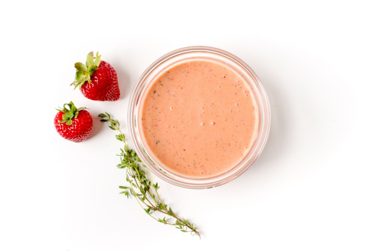 strawberry vinaigrette dressing in a small glass jar