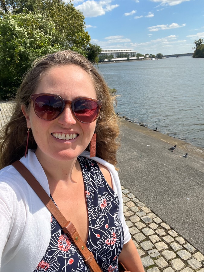 anne mauney on the georgetown waterfront