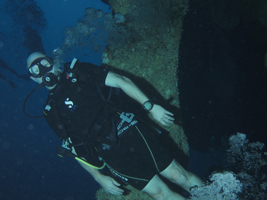 exploring the blue hole in belize