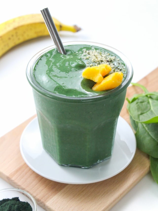 spirulina green smoothie with mango and banana in a glass